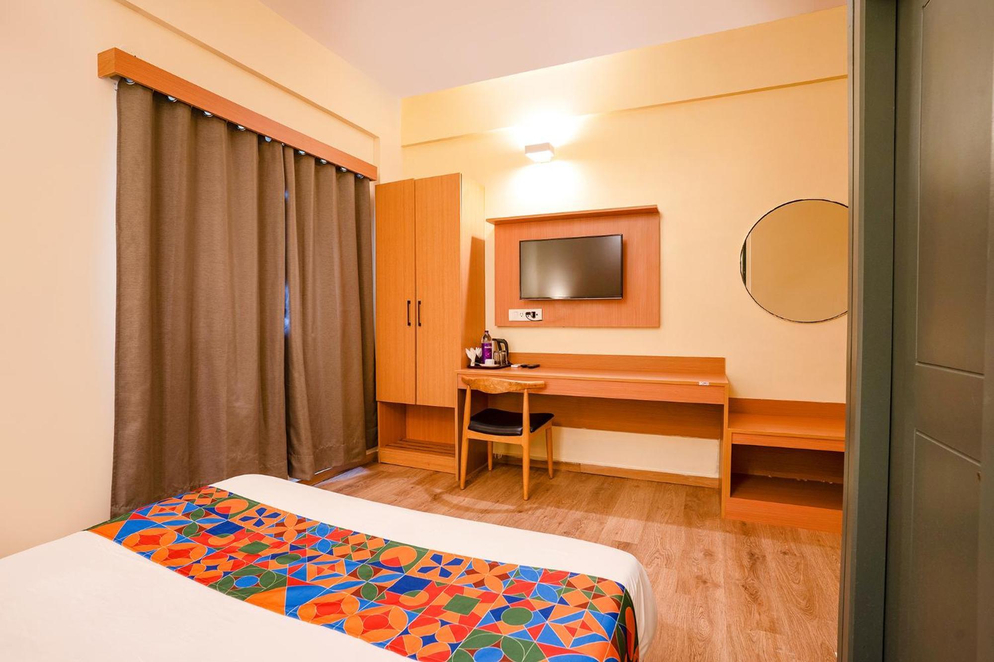 Capital O 61292 Manyata Sterling Hotel Bangalore Bagian luar foto