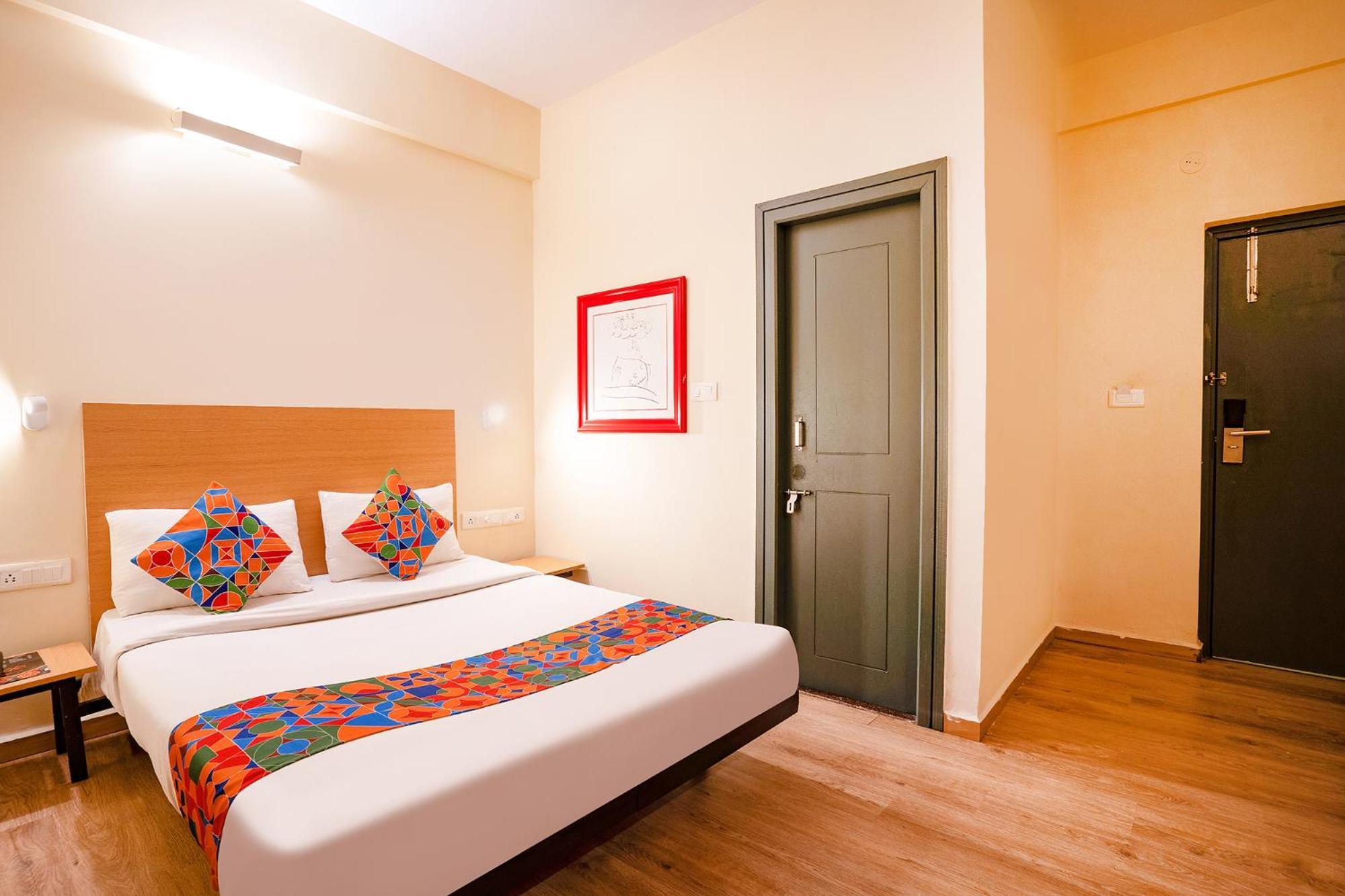 Capital O 61292 Manyata Sterling Hotel Bangalore Bagian luar foto