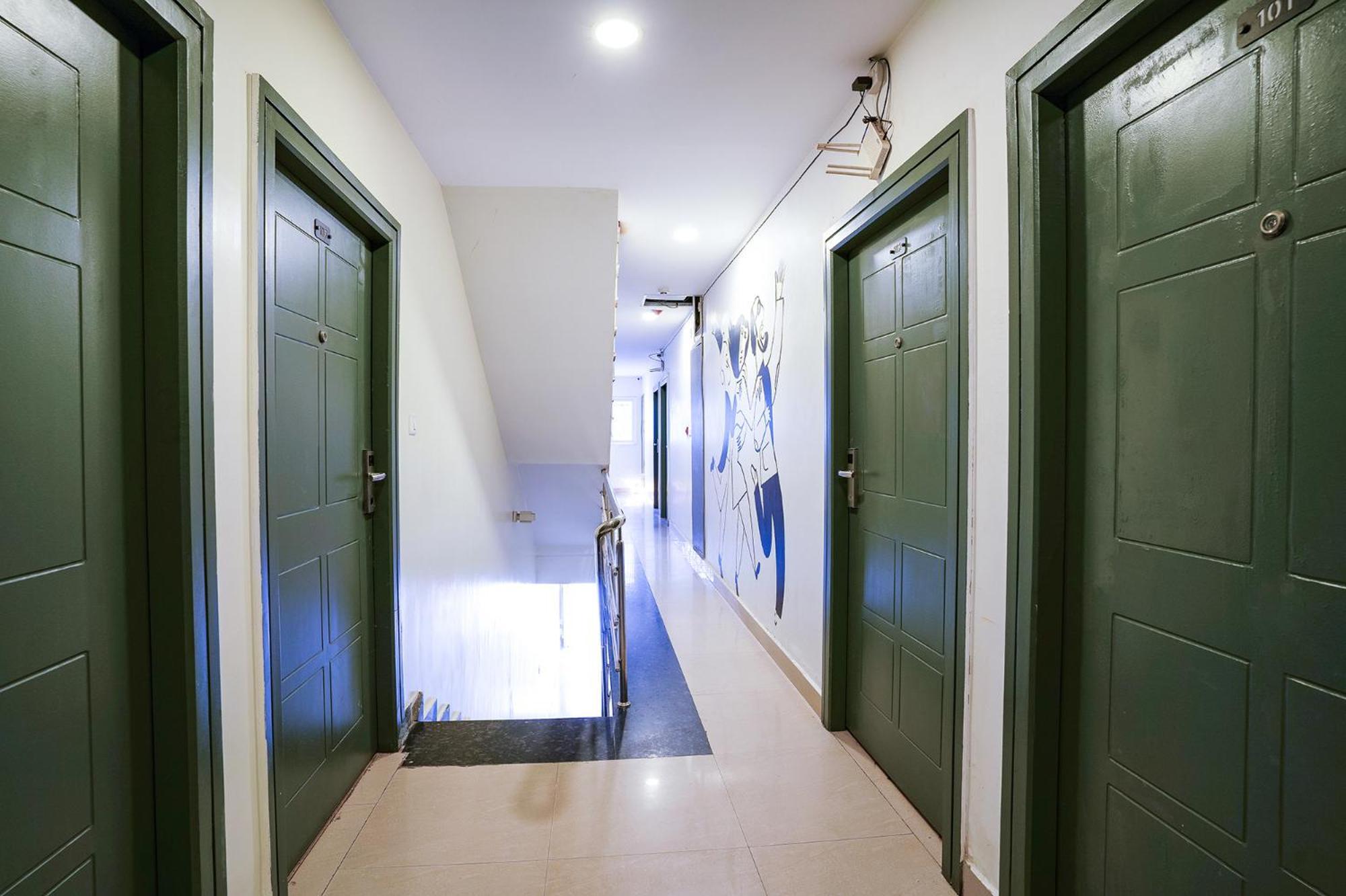 Capital O 61292 Manyata Sterling Hotel Bangalore Bagian luar foto