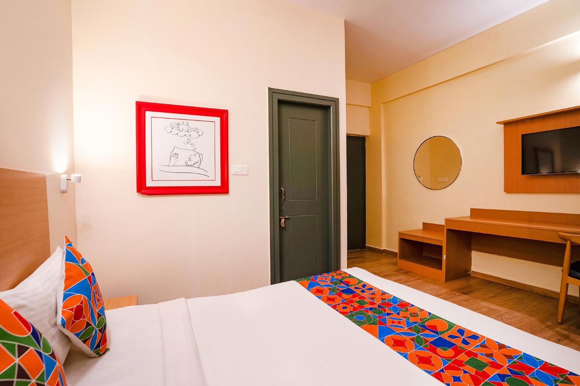 Capital O 61292 Manyata Sterling Hotel Bangalore Bagian luar foto
