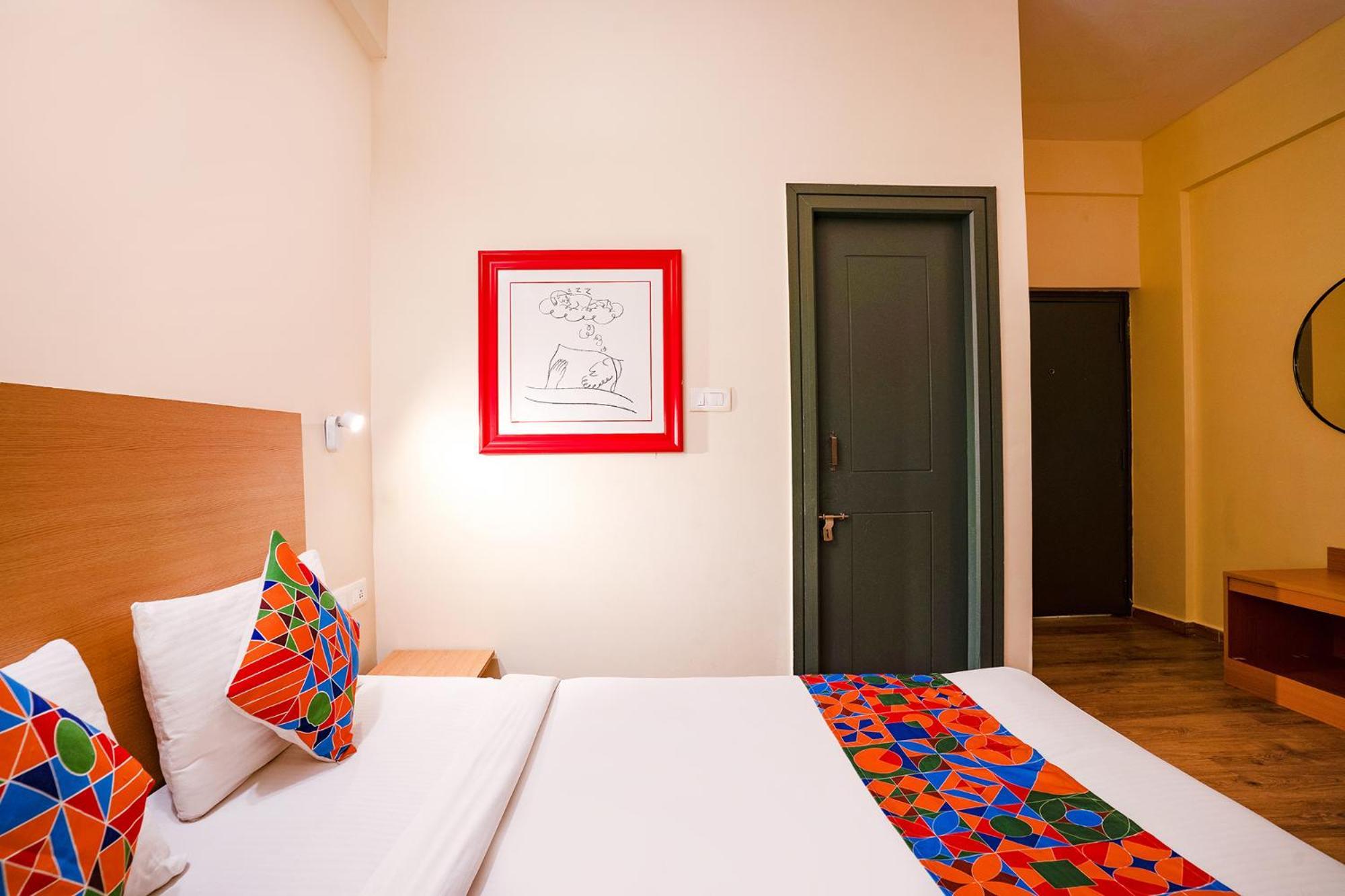 Capital O 61292 Manyata Sterling Hotel Bangalore Bagian luar foto