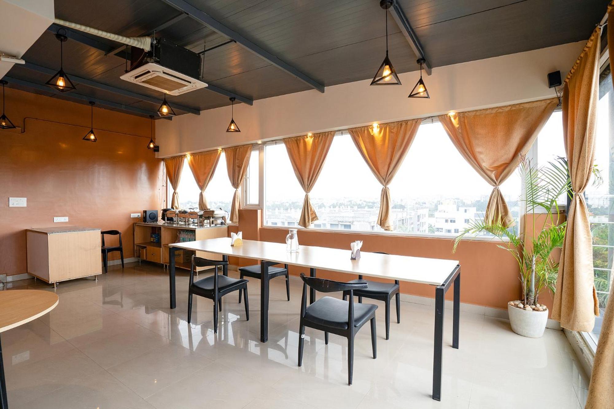Capital O 61292 Manyata Sterling Hotel Bangalore Bagian luar foto