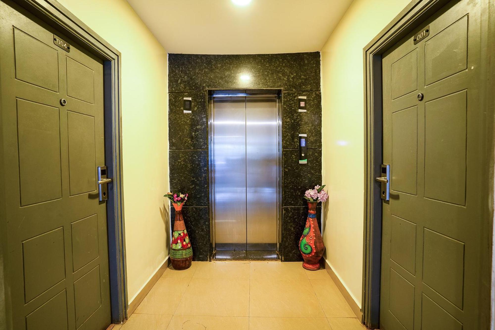 Capital O 61292 Manyata Sterling Hotel Bangalore Bagian luar foto
