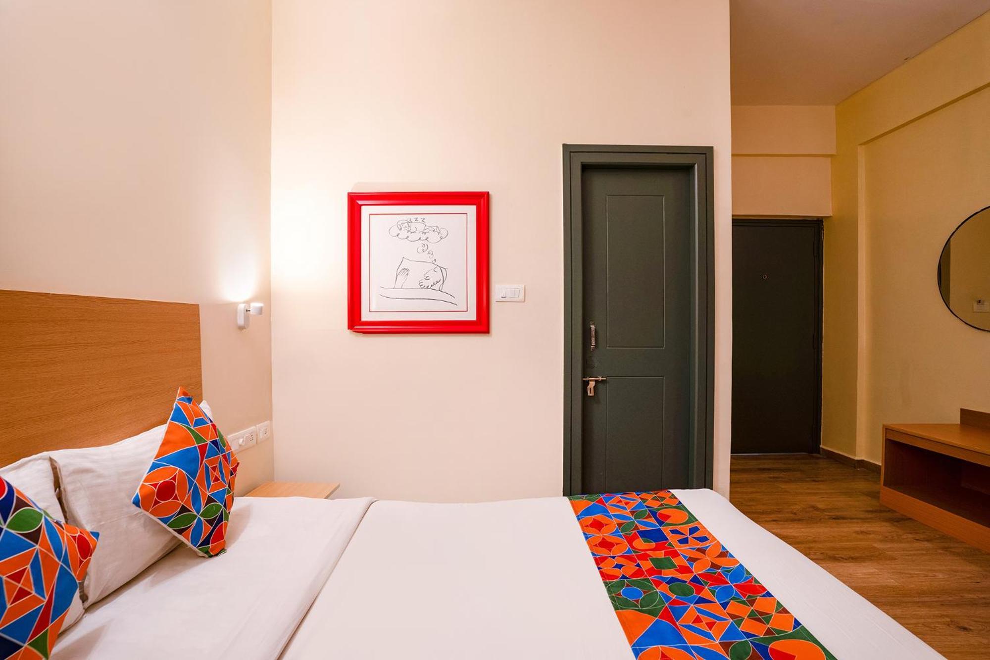Capital O 61292 Manyata Sterling Hotel Bangalore Bagian luar foto