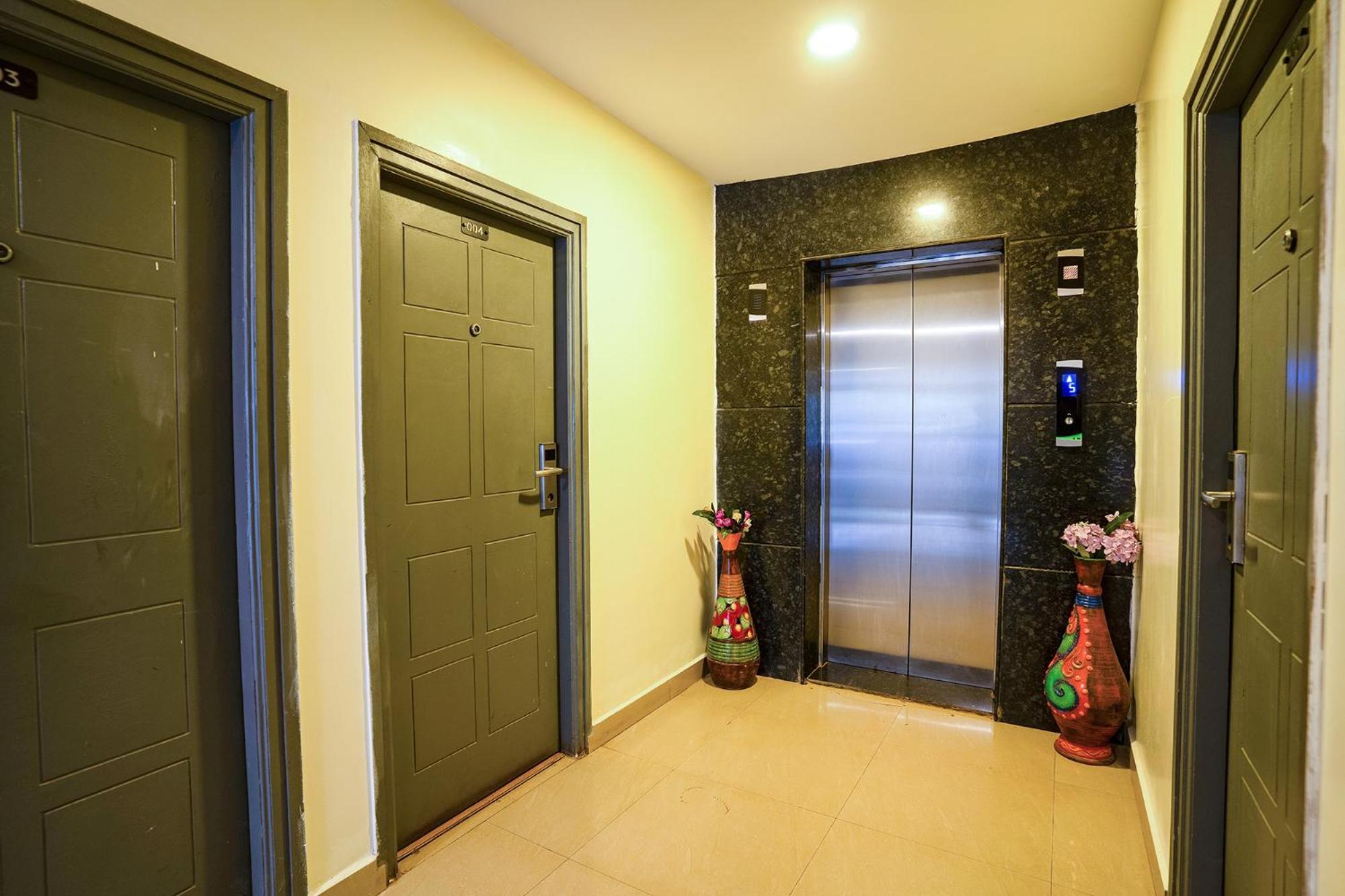 Capital O 61292 Manyata Sterling Hotel Bangalore Bagian luar foto