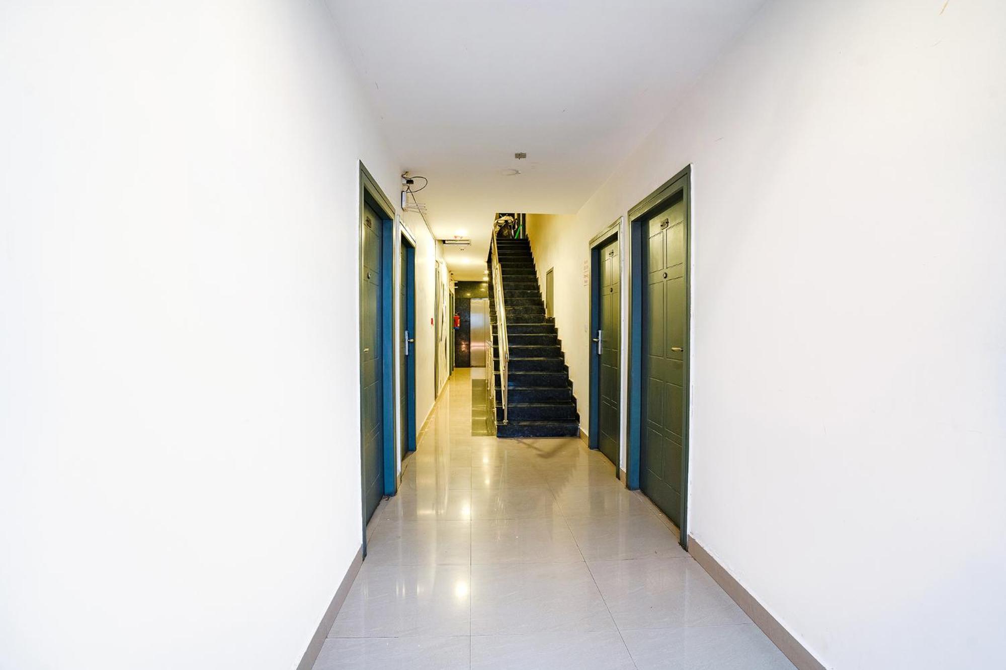Capital O 61292 Manyata Sterling Hotel Bangalore Bagian luar foto