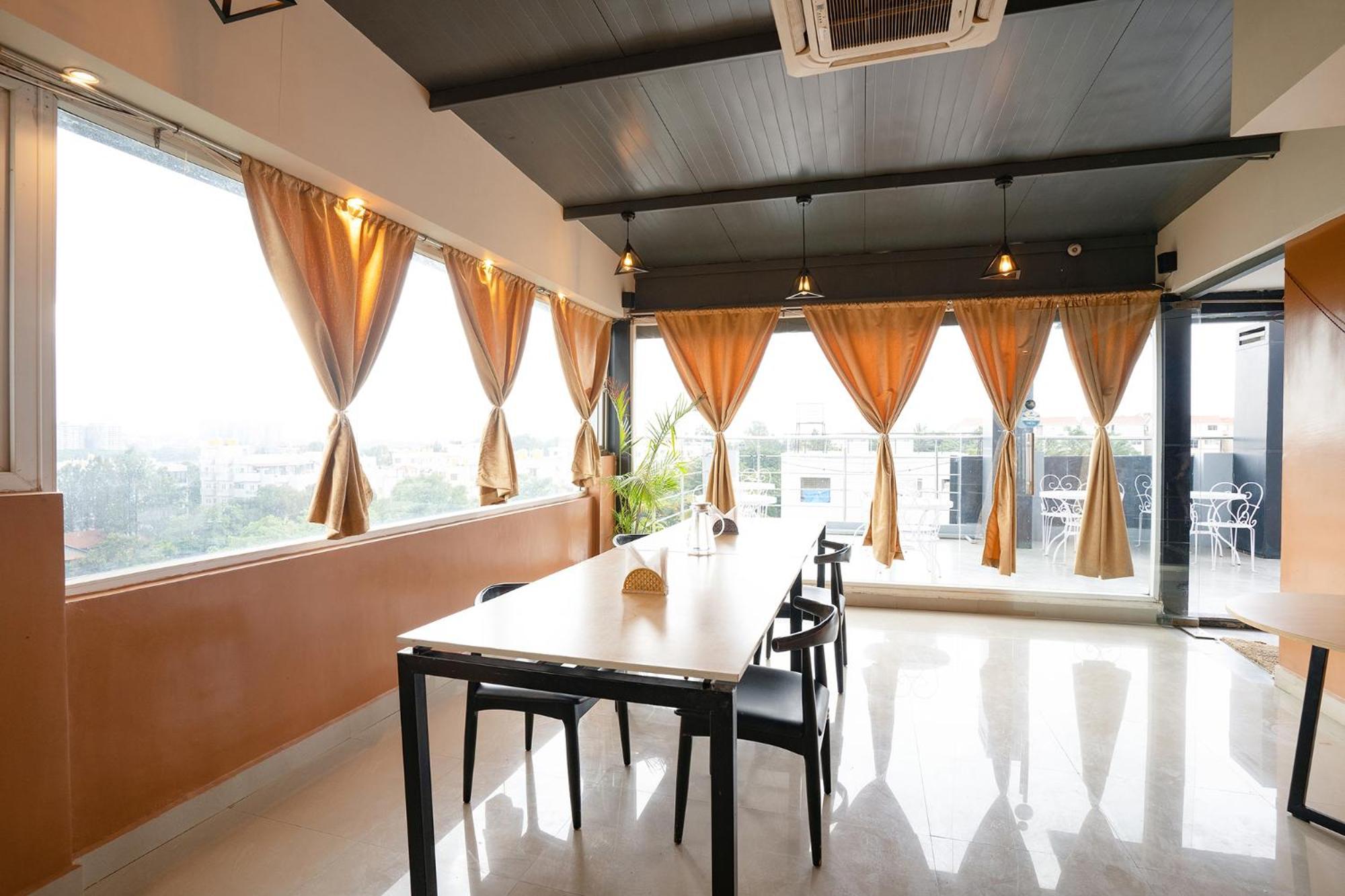 Capital O 61292 Manyata Sterling Hotel Bangalore Bagian luar foto