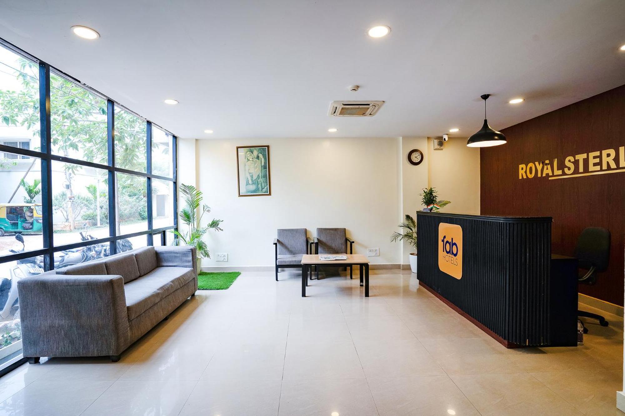 Capital O 61292 Manyata Sterling Hotel Bangalore Bagian luar foto
